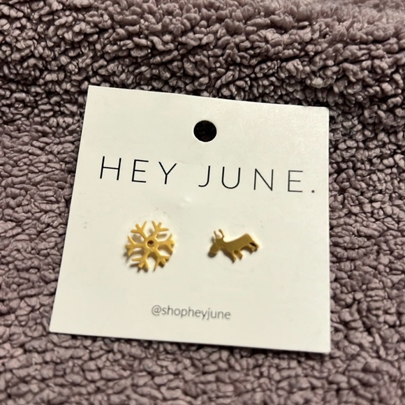 Hey June gold snowflake and reindeer earrings - Picture 1 of 2